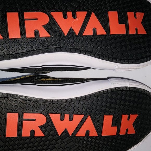 NEVER WORN Airwalk Smiley Face Black and Yellow Boys Skate Shoes 4y - Picture 8 of 9